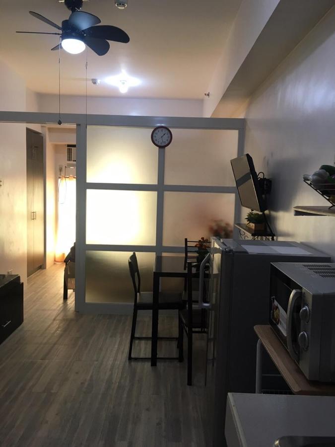 Condominium With Swimming Pool And Viewing Deck Tagaytay City Exterior photo